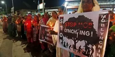 गोहत्या के शक में दो आदिवासी लोगों की पीट-पीटकर हत्या गोहत्या के शक में दो आदिवासी लोगों की पीट-पीटकर हत्या