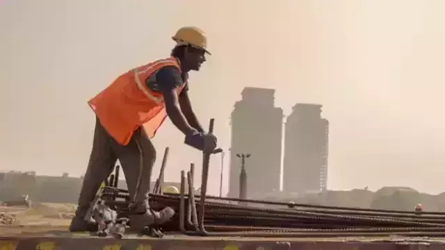 निर्माण कार्य से जुड़े मजदूर करेंगे बस में मफ्त सफर, केजरीवाल सरकार का बड़ा ऐलान
