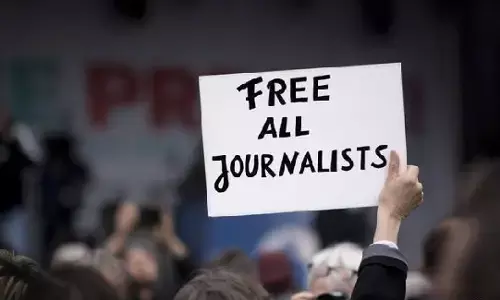 वर्ल्ड प्रेस फ्रीडम इंडेक्स में लुढ़का भारत, 142वीं रैंक से फिसलकर 150वें पर पहुंचा वर्ल्ड प्रेस फ्रीडम इंडेक्स में लुढ़का भारत, 142वीं रैंक से फिसलकर 150वें पर पहुंचा