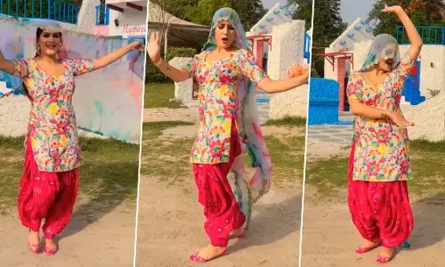 Sapna Choudhary Sexy Video: Sapna Choudhary ने अनोखे अंदाज में फैंस को कहा ईद मुबारक, ट्रेडिशनल कपड़ों में शेयर किया डांस Video Sapna Choudhary Sexy Video: Sapna Choudhary ने अनोखे अंदाज में फैंस को कहा ईद मुबारक, ट्रेडिशनल कपड़ों में शेयर किया डांस Video