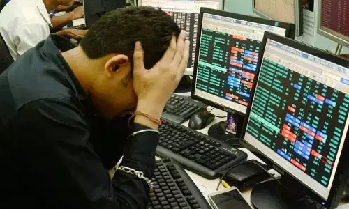 रेपो रेट बढ़ाने से बाजार में मची खलबली, देखते देखते लूट गया करोड़ों का कारोबार शेयर मार्केट धराशाई रेपो रेट बढ़ाने से बाजार में मची खलबली, देखते देखते लूट गया करोड़ों का कारोबार शेयर मार्केट धराशाई