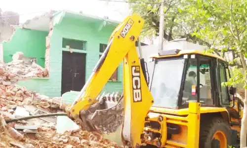 मासूम के साथ रेप की सजा, 24 घंटे के अंदर बुलडोजर से आरोपी का घर ध्वस्त मासूम के साथ रेप की सजा, 24 घंटे के अंदर बुलडोजर से आरोपी का घर ध्वस्त