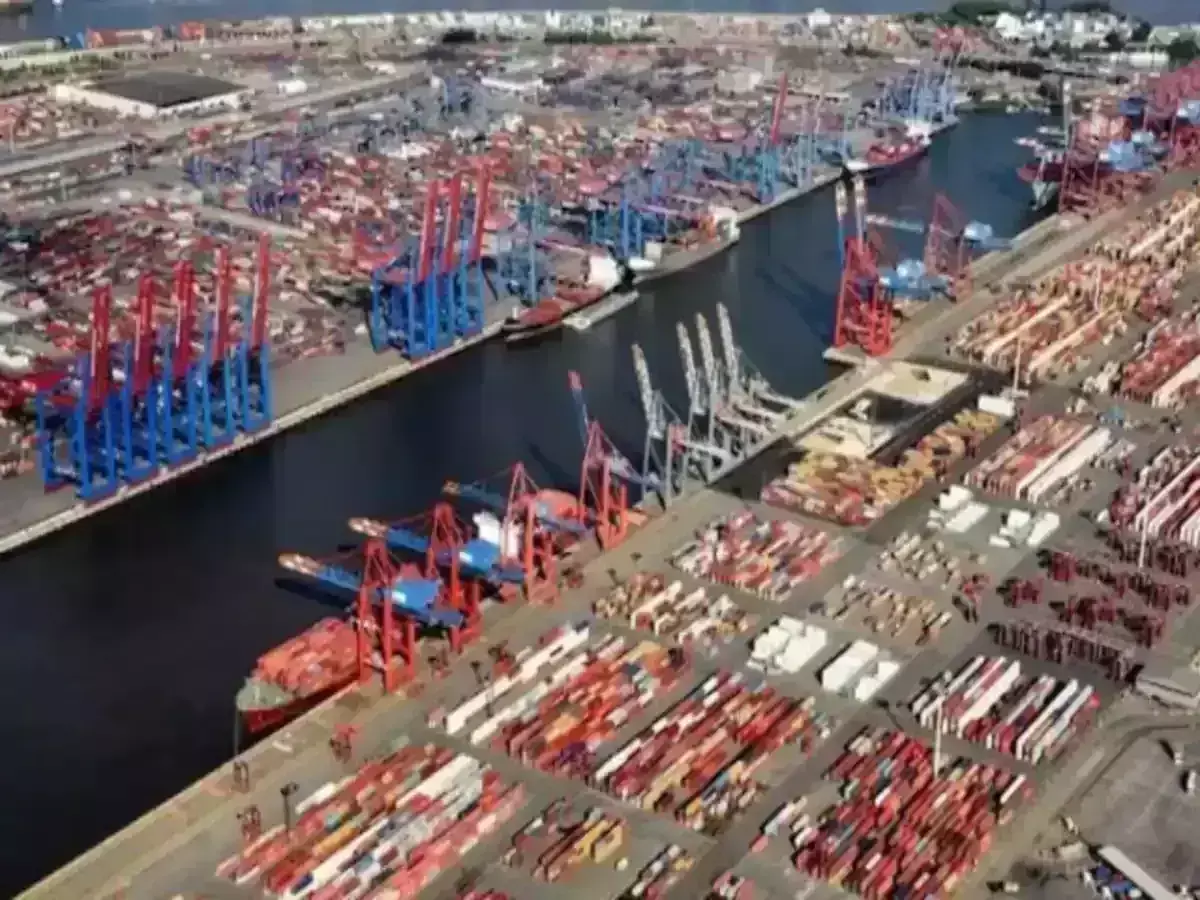 अप्रैल का निर्यात 38 अरब डॉलर के पार घाटा बढ़ा अप्रैल का निर्यात 38 अरब डॉलर के पार घाटा बढ़ा