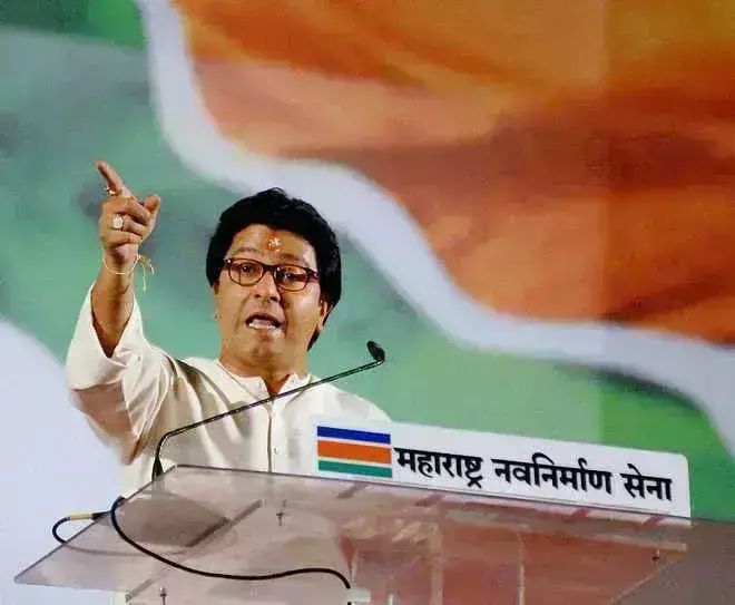 हिंदुत्व पर राजनीति: शिवसेना, बीजेपी, मनसे ने लाइमलाइट चुराने के लिए हाथापाई की हिंदुत्व पर राजनीति: शिवसेना, बीजेपी, मनसे ने लाइमलाइट चुराने के लिए हाथापाई की