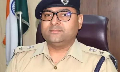 प्रयागराज एसएसपी का चला चाबुक, थाना प्रभारी खीरी बैकुण्ठ नाथ पाण्डेय किए निलंबित प्रयागराज एसएसपी का चला चाबुक, थाना प्रभारी खीरी बैकुण्ठ नाथ पाण्डेय किए निलंबित