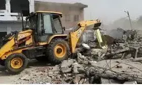 कानपुर में मदरसे पर चला बुलडोजर, सरकारी जमीन पर अवैध कब्जे का आरोप कानपुर में मदरसे पर चला बुलडोजर, सरकारी जमीन पर अवैध कब्जे का आरोप