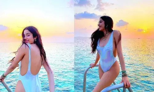 Janhvi Kapoor Sexy Video: बिकिनी पहनकर जान्हवी कपूर ने पानी में लगाई आग, एक्ट्रेस के कातिलाना अंदाज पर फिदा हुए फैन्स Janhvi Kapoor Sexy Video: बिकिनी पहनकर जान्हवी कपूर ने पानी में लगाई आग, एक्ट्रेस के कातिलाना अंदाज पर फिदा हुए फैन्स