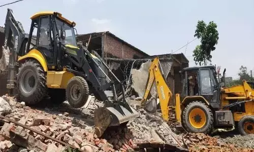 संतकबीरनगर के मेंहदावल से पूर्व विधायक मो.ताबिश खां के अवैध निर्माण पर चला बुलडोजर संतकबीरनगर के मेंहदावल से पूर्व विधायक मो.ताबिश खां के अवैध निर्माण पर चला बुलडोजर