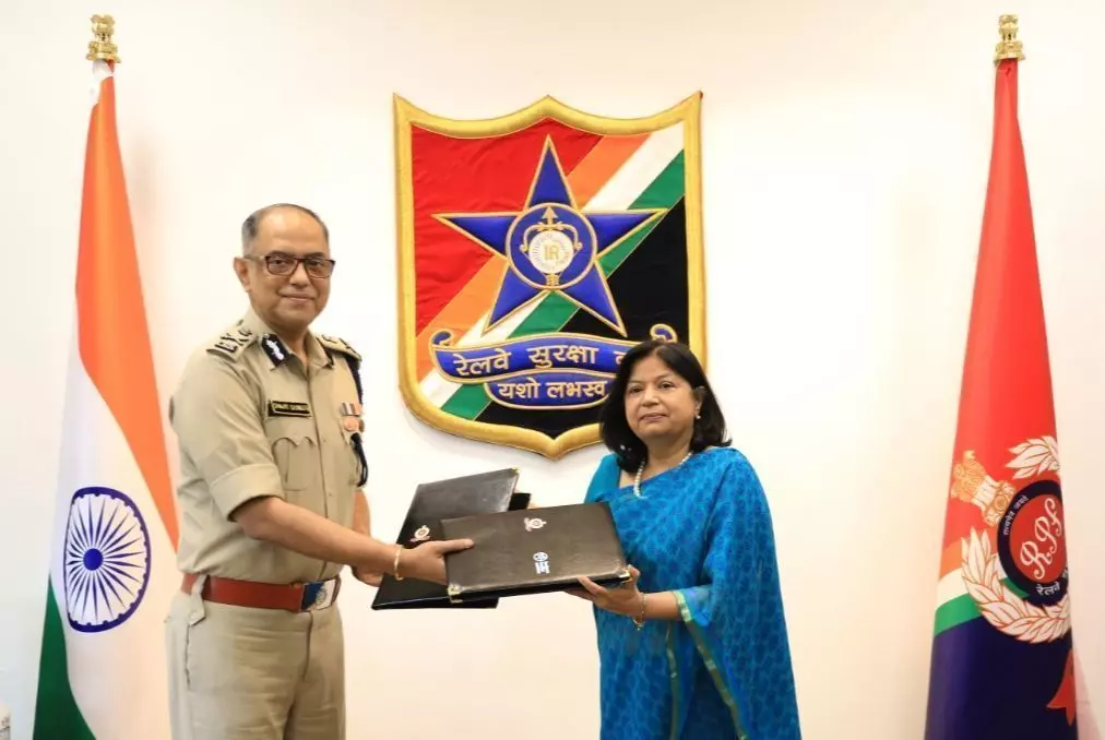बच्चों को ट्रैफिकिंग से बचाएंगे बचपन बचाओ आंदोलन और आरपीएफ दोनों के बीच एमओयू पर हस्ताक्षर बच्चों को ट्रैफिकिंग से बचाएंगे बचपन बचाओ आंदोलन और आरपीएफ दोनों के बीच एमओयू पर हस्ताक्षर