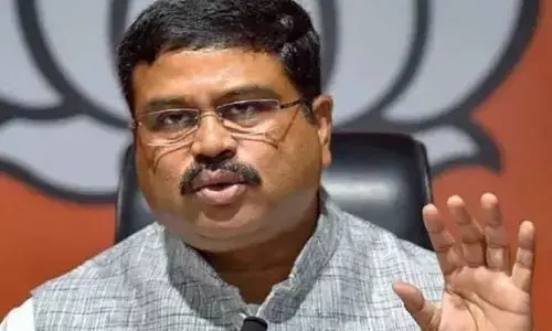 क्या बिहार मे होगा कुछ बड़ा खेला: बीजेपी का प्रोटोकॉल तोड़ कर मंत्री धमेन्द्र प्रधान का मुख्यमंत्री नीतीश कुमार से मिलना क्या बिहार मे होगा कुछ बड़ा खेला: बीजेपी का प्रोटोकॉल तोड़ कर मंत्री धमेन्द्र प्रधान का मुख्यमंत्री नीतीश कुमार से मिलना