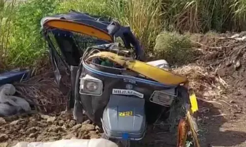 महाराष्ट्र में बड़ा हादसा: ट्रक ने तिपहिया सवारी गाड़ी को मारी टक्कर, सात की मौत और छह घायल महाराष्ट्र में बड़ा हादसा: ट्रक ने तिपहिया सवारी गाड़ी को मारी टक्कर, सात की मौत और छह घायल