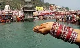 अचूक उपाय: जीवन की तमाम परेशानियों को दूर करता है गंगाजल अचूक उपाय: जीवन की तमाम परेशानियों को दूर करता है गंगाजल