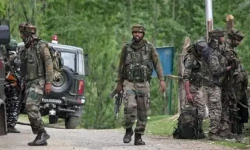 जम्मू-कश्मीर के अनंतनाग में मुठभेड़ जारी जम्मू-कश्मीर के अनंतनाग में मुठभेड़ जारी