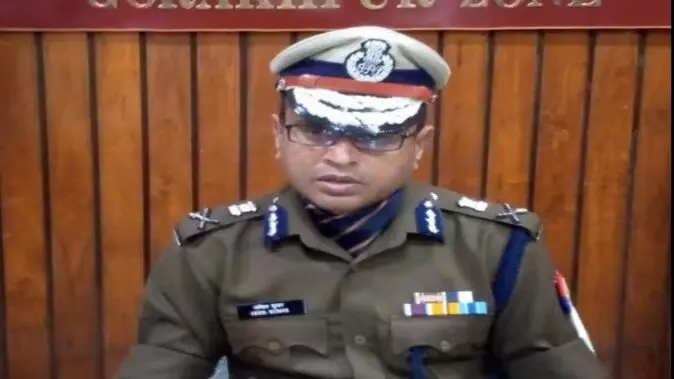 एडीजी गोरखपुर ने बिहार पुलिस को सौंपी अपराधियों की कुंडली