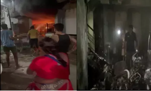 इंदौर में दो मंजिला इमारत में लगी आग, जिंदा जल गए 7 लोग, आठ लोग बुरी तरह झुलसे इंदौर में दो मंजिला इमारत में लगी आग, जिंदा जल गए 7 लोग, आठ लोग बुरी तरह झुलसे