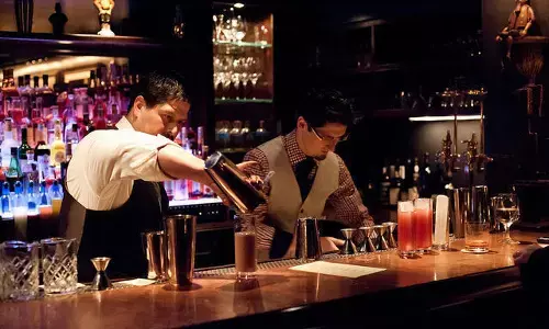 दिल्ली की केजरीवाल सरकार का बड़ा फैसला, देर रात तक खुलेंगे बार, सुबह 3 बजे तक परोसी जाएगी शराब