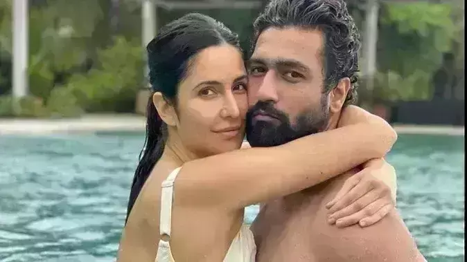 कैटरीना कैफ, विक्की कौशल ने अपनी नवीनतम पूल तस्वीर के साथ तापमान बढ़ाया कैटरीना कैफ, विक्की कौशल ने अपनी नवीनतम पूल तस्वीर के साथ तापमान बढ़ाया