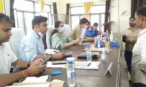 शिकायतों के निस्तारण में किसी भी प्रकार की लापरवाही बर्दास्त नहीं की जायेगीः डीएम जसजीत कौर शिकायतों के निस्तारण में किसी भी प्रकार की लापरवाही बर्दास्त नहीं की जायेगीः डीएम जसजीत कौर