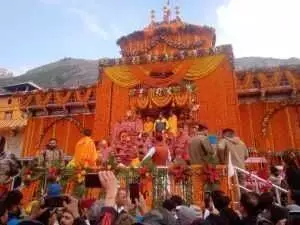 Shri Badrinath Dham opened in Brahmamuhurta: ब्रह्ममुहूर्त में खुले श्री बदरीनाथ धाम के कपाट, जानिए किस किस समय हुई भगवान की पूजा Shri Badrinath Dham opened in Brahmamuhurta: ब्रह्ममुहूर्त में खुले श्री बदरीनाथ धाम के कपाट, जानिए किस किस समय हुई भगवान की पूजा