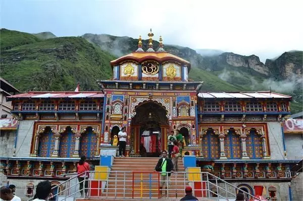 Badrinath and Kedarnath bus fare : बदरीनाथ और केदारनाथ जाने वाले श्रद्धालुओं को देना होगा बसों में दोगुना  किराया