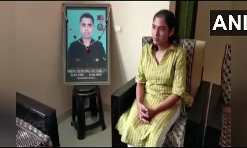 गलवान घाटी में शहीद लांसनायक दीपक सिंह की पत्नी ने अब लेफ्टिनेंट बनकर पूरा किया सपना, शादी के महज 15 महीने में हो गए थे शहीद गलवान घाटी में शहीद लांसनायक दीपक सिंह की पत्नी ने अब लेफ्टिनेंट बनकर पूरा किया सपना, शादी के महज 15 महीने में हो गए थे शहीद