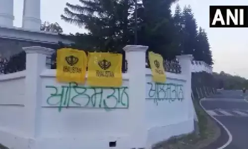 हिमाचल प्रदेश में विधानसभा के मेन गेट और चारदीवारी पर लगाए गए खालिस्तान के झंडे, CM बोले- दोषियों के खिलाफ कड़ी कार्रवाई होगी हिमाचल प्रदेश में विधानसभा के मेन गेट और चारदीवारी पर लगाए गए खालिस्तान के झंडे, CM बोले- दोषियों के खिलाफ कड़ी कार्रवाई होगी