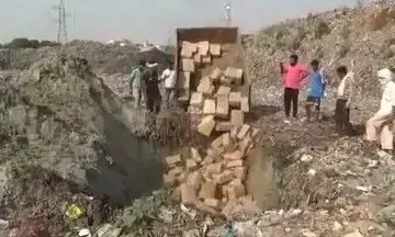 शामली मे लाखों रुपये की शराब का हुआ ये हाल शामली मे लाखों रुपये की शराब का हुआ ये हाल