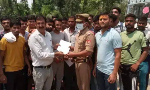 शामली में सेना में भर्ती बहाली की मांग को लेकर युवाओं ने किया धरना प्रदर्शन