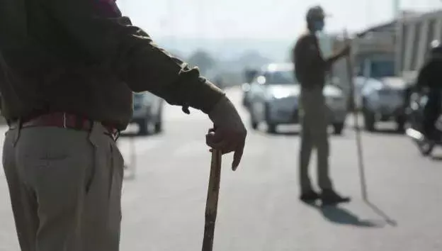 टीवी पत्रकार अमन चोपड़ा को गिरफ़्तार करने के लिए राजस्थान पुलिस नोएडा पहुंची टीवी पत्रकार अमन चोपड़ा को गिरफ़्तार करने के लिए राजस्थान पुलिस नोएडा पहुंची