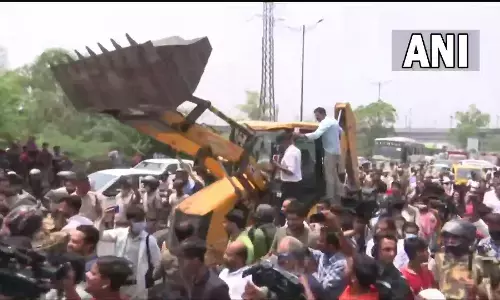 शाहीन बाग में भारी विरोध के बीच बुलडोजर एक्शन शुरू, भारी संख्या में पुलिस फोर्स तैनात