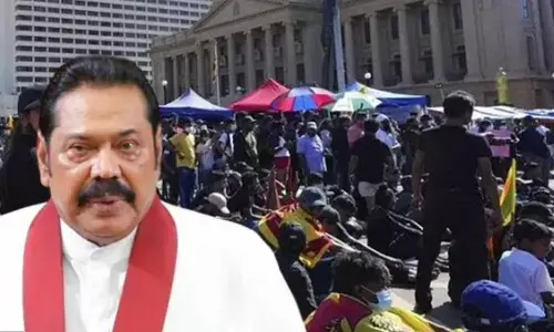 Sri Lanka crisis: आर्थिक संकट और हिंसा के बीच श्रीलंका के PM महिंदा राजपक्षे ने दिया इस्तीफा, पूरे देश में लगाया गया है कर्फ्यू