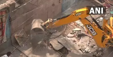 Bulldozer action : दिल्ली में आज न्यू फ्रेंड्स कॉलोनी और मंगोलपुरी में चल रही कार्रवाई, देखे वीडियो