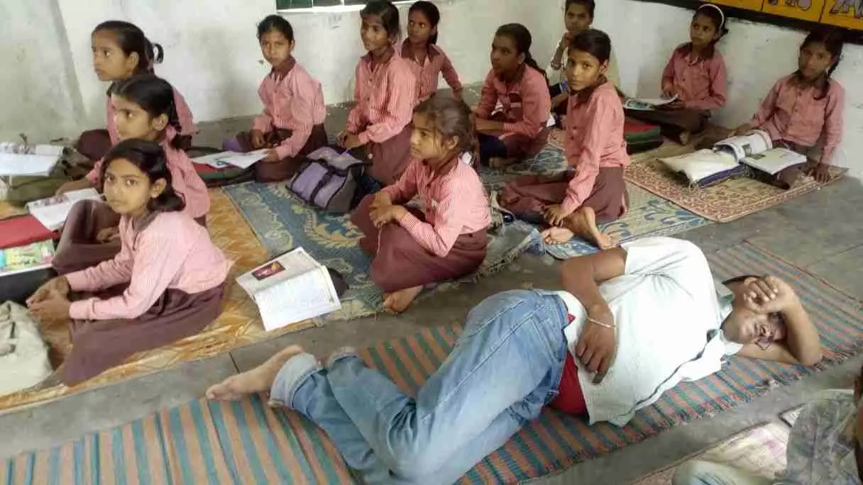 Education News: 2018-19 में 51 हजार सरकारी स्कूल हुए बंद, निजी स्कूलों की संख्या 11,739 बढ़ी Education News: 2018-19 में 51 हजार सरकारी स्कूल हुए बंद, निजी स्कूलों की संख्या 11,739 बढ़ी