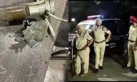 मोहाली में इंटेलीजेंस ऑफिस के बाहर रॉकेट से  हमला मोहाली में इंटेलीजेंस ऑफिस के बाहर रॉकेट से  हमला