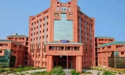 Sharda University Noida News: BA के पेपर में हिंदुत्व-फासीवाद पर सवाल पूंछने वाले  प्रोफेसर वकास फारुक ने दिया इस्तीफा