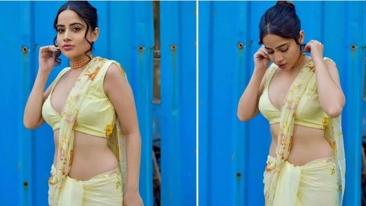 Urfi Javed Sexy Video: Urfi Javed ने नीली साड़ी पहनकर अपने हॉट अवतार में फैंस को कहा ईद मुबारक, Video देखकर लोगों ने किया ट्रोल Urfi Javed Sexy Video: Urfi Javed ने नीली साड़ी पहनकर अपने हॉट अवतार में फैंस को कहा ईद मुबारक, Video देखकर लोगों ने किया ट्रोल