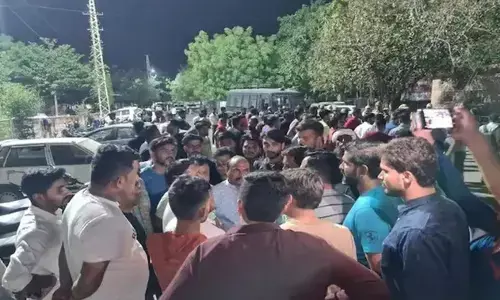 राजस्थान के भीलवाड़ा में फिर सांप्रदायिक तनाव, इंटरनेट सेवाएं 24 घंटे के लिए बंद राजस्थान के भीलवाड़ा में फिर सांप्रदायिक तनाव, इंटरनेट सेवाएं 24 घंटे के लिए बंद
