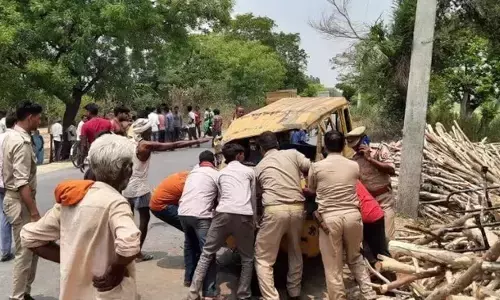 डंपर और टेंपो में भिड़ंत, मां-बेटे समेत तीन की मौत; 10 लोग गंभीर रूप से घायल डंपर और टेंपो में भिड़ंत, मां-बेटे समेत तीन की मौत; 10 लोग गंभीर रूप से घायल