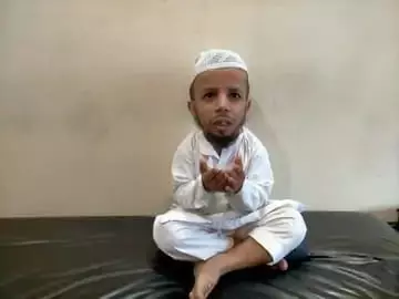 Shamli News : कैराना के अजीम ने मोदी-योगी से लगाई शादी की गुहार, ढाई फीट है अजीम की लंबाई Shamli News : कैराना के अजीम ने मोदी-योगी से लगाई शादी की गुहार, ढाई फीट है अजीम की लंबाई