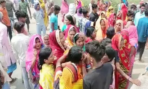 सिवान: ऑर्केस्ट्रा में नाच देखने जा रहे दो बच्चों की ट्रेन से कट कर मौत,  शव के साथ सड़क जाम