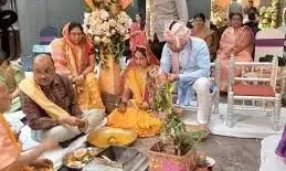 सास ससुर ने विधवा बहू को बेटी बनाकर किया विदा, गिफ्ट में दे दिया बंगला सास ससुर ने विधवा बहू को बेटी बनाकर किया विदा, गिफ्ट में दे दिया बंगला