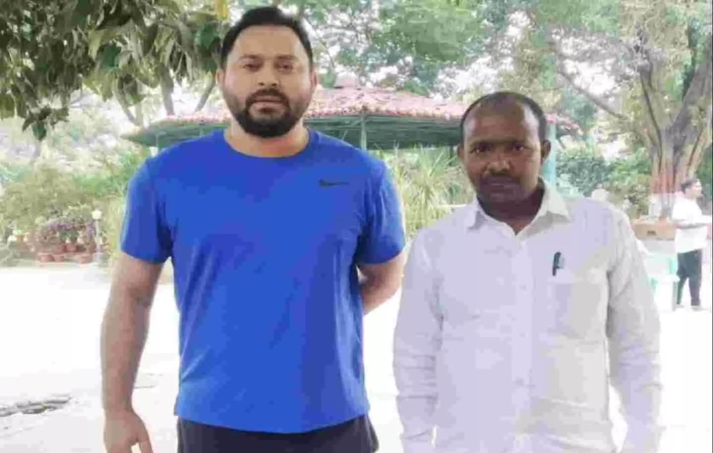 बिहार में अपराधियों के हौसले बुलुंद, RJD नेता और तेजस्वी यादव के करीबी को बाइक सवार अपराधियों ने गोलियों से भूना बिहार में अपराधियों के हौसले बुलुंद, RJD नेता और तेजस्वी यादव के करीबी को बाइक सवार अपराधियों ने गोलियों से भूना