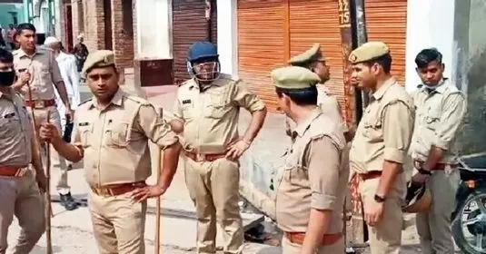 Shamli News: शामली में पुलिस प्रशासन की टीम पर हमला जमकर हुआ पथराव नायब तहसीलदार ने भागकर बचाई जान