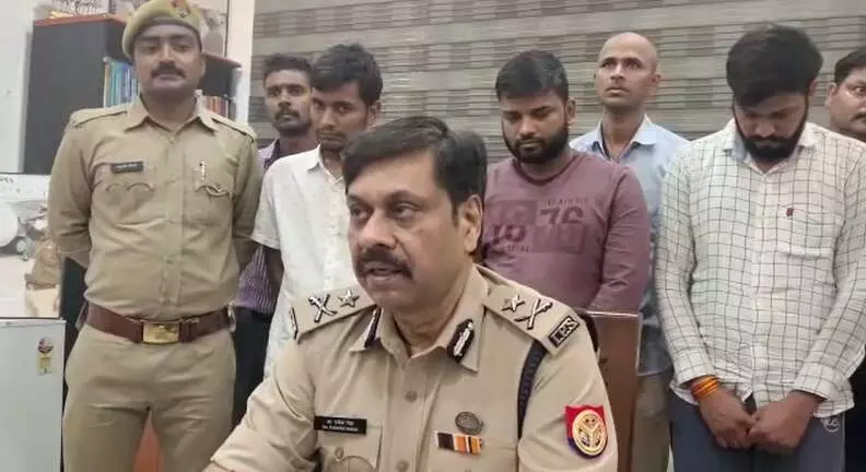 UP : फर्जी वेबसाइटें बनाकर 600 लोगों से 30 करोड़ ठग चुके शातिर गिरोह का भंडाफोड़, बीटेक सरग़ना समेत 3 गिरफ्तार UP : फर्जी वेबसाइटें बनाकर 600 लोगों से 30 करोड़ ठग चुके शातिर गिरोह का भंडाफोड़, बीटेक सरग़ना समेत 3 गिरफ्तार