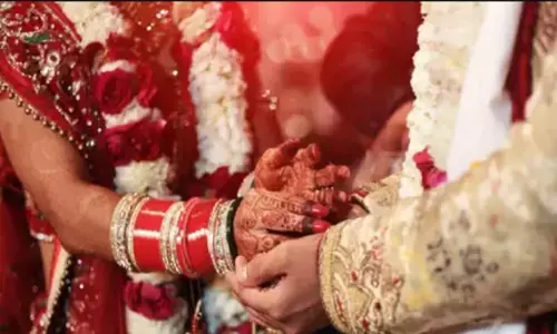 दोस्त पर चाशनी गिरने से नाराज दूल्हे ने छोड़ी जयमाला!