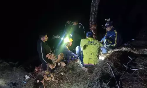 चम्पावत में खाई में गिरी कार, पिता का श्राद कर लौट रहे बेटे और मां की मौत चम्पावत में खाई में गिरी कार, पिता का श्राद कर लौट रहे बेटे और मां की मौत