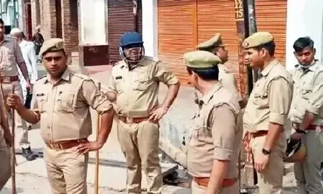 Shamli News: शामली में पुलिस प्रशासन की टीम पर हमला जमकर हुआ पथराव नायब तहसीलदार ने भागकर बचाई जान Shamli News: शामली में पुलिस प्रशासन की टीम पर हमला जमकर हुआ पथराव नायब तहसीलदार ने भागकर बचाई जान