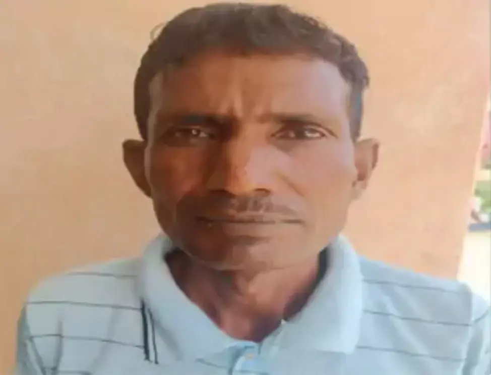 जिंदा भाई को मुर्दा दिखा जमीन अपने नाम कराई, सुल्तानपुर में राजस्व कर्मियों से मिलकर किया खेल, खुद को जिंदा साबित करने के लिए गाजियाबाद से पहुंचा पीड़ित जिंदा भाई को मुर्दा दिखा जमीन अपने नाम कराई, सुल्तानपुर में राजस्व कर्मियों से मिलकर किया खेल, खुद को जिंदा साबित करने के लिए गाजियाबाद से पहुंचा पीड़ित