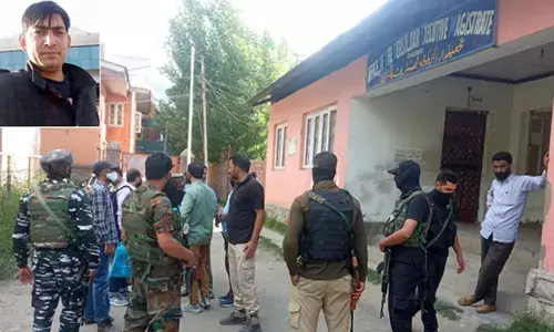 राहुल भट्ट की मौत का सेना ने 24 घंटे में लिया बदला, 3 आतंकी ढेर, 350 कश्मीरी पंडितों का सरकारी पदों से इस्तीफा राहुल भट्ट की मौत का सेना ने 24 घंटे में लिया बदला, 3 आतंकी ढेर, 350 कश्मीरी पंडितों का सरकारी पदों से इस्तीफा