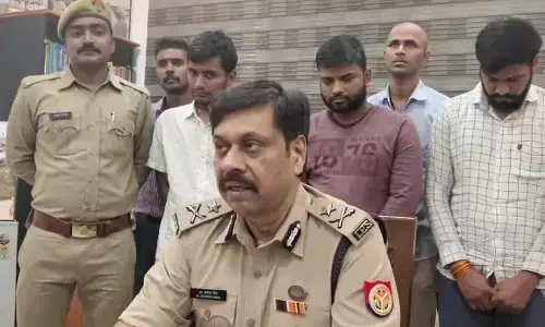 UP : फर्जी वेबसाइटें बनाकर 600 लोगों से 30 करोड़ ठग चुके शातिर गिरोह का भंडाफोड़, बीटेक सरग़ना समेत 3 गिरफ्तार UP : फर्जी वेबसाइटें बनाकर 600 लोगों से 30 करोड़ ठग चुके शातिर गिरोह का भंडाफोड़, बीटेक सरग़ना समेत 3 गिरफ्तार